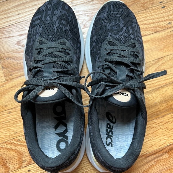 ASICS size 9 women’s black and gold running shoes - Picture 3 of 5